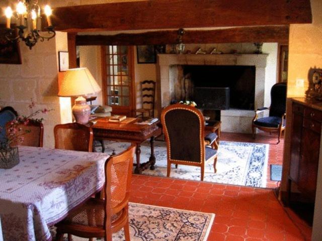 La Poiriere Bed & Breakfast Chemellier Bagian luar foto